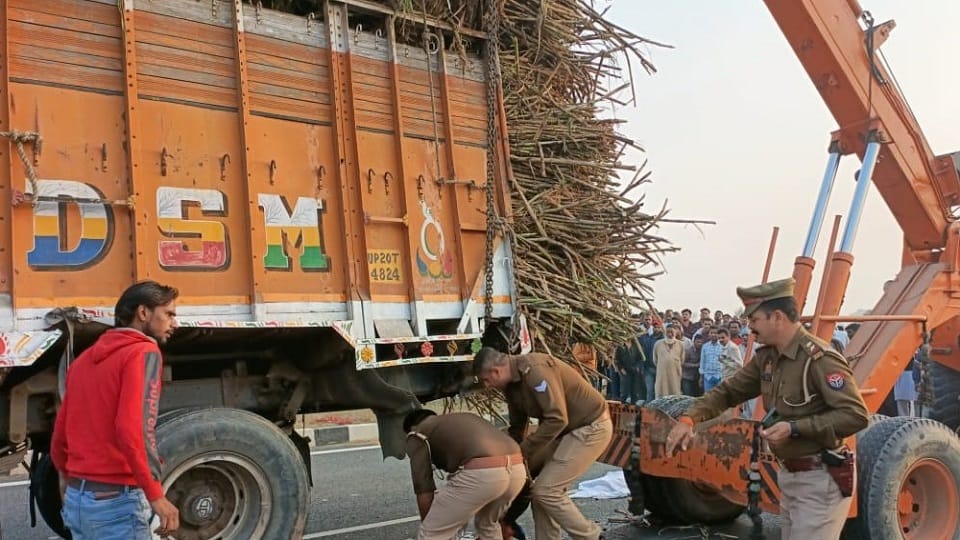 Bijnor: BKU Janshakti District President's son crushed by a truck laden with sugarcane, death on the spot