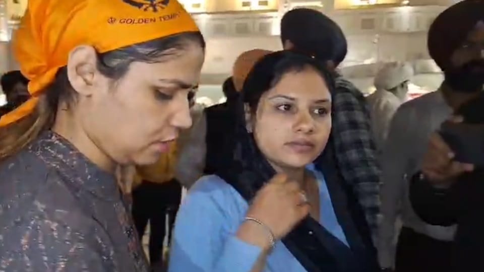 Woman gets angry over special treatment given to Rahul Gandhi at Golden Temple amritsar