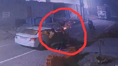 Baghpat: Factory owner was drinking alcohol in the car, four miscreants hit the butt of the pistol