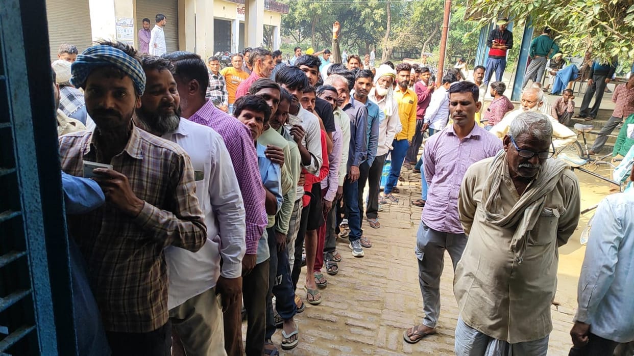Farmers facing problems due to shortage of fertilizers in Lakhimpur Kheri