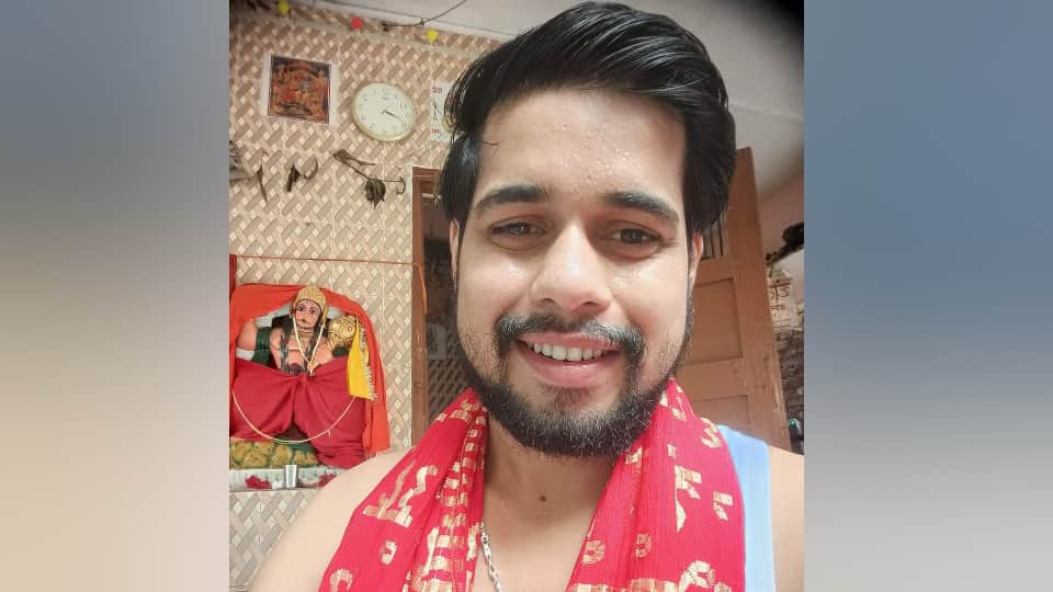 The murder accused, released from jail on bail, are making reels on social media, leaving the family in fear.