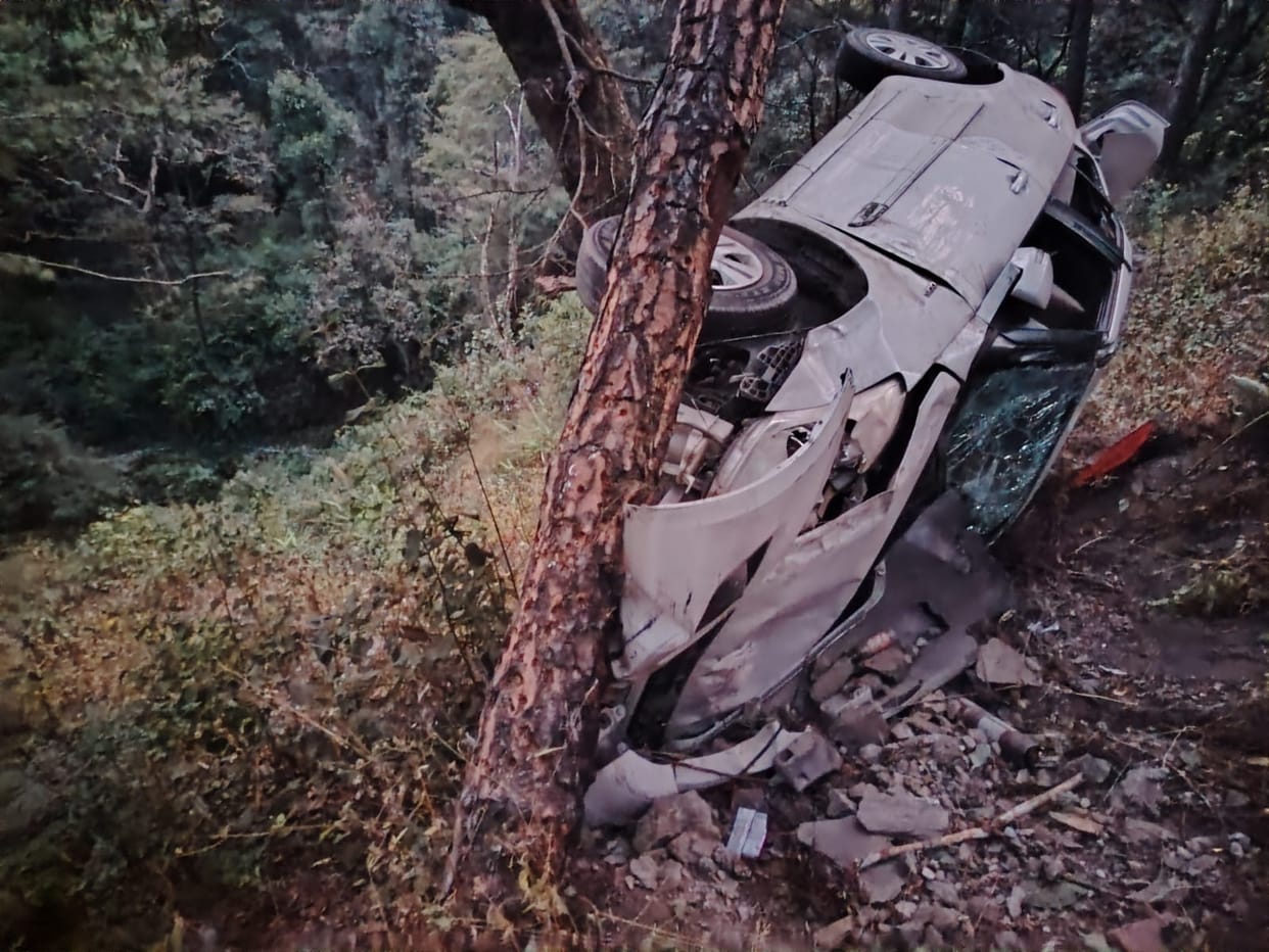 Nainital Accident News Car of tourists returning from Kainchi Dham to Haldwani fell into ditch Many Injured