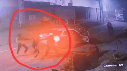 Baghpat: Factory owner was drinking alcohol in the car, four miscreants hit the butt of the pistol