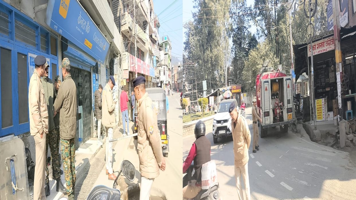 In view of the demonstration, police force was increased around the mandi mosque