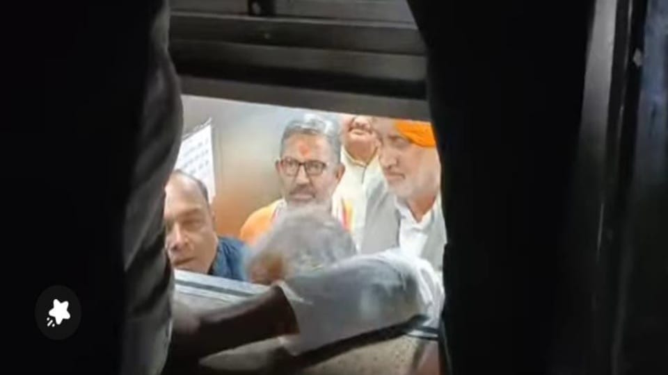 Agriculture Minister Shyam Singh Rana trapped in lift for 20 minutes in Panhckula