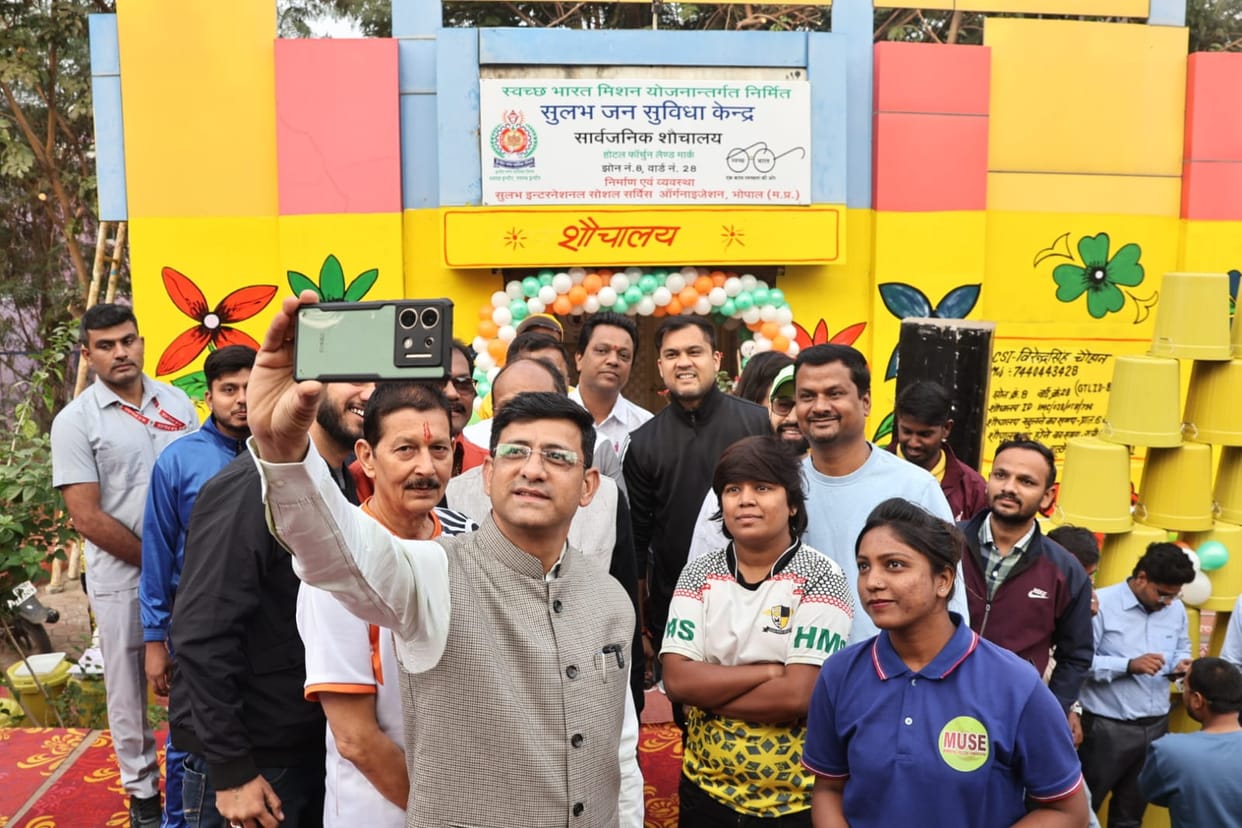 Indore: People of country's cleanest city Indore took selfie with public toilet.