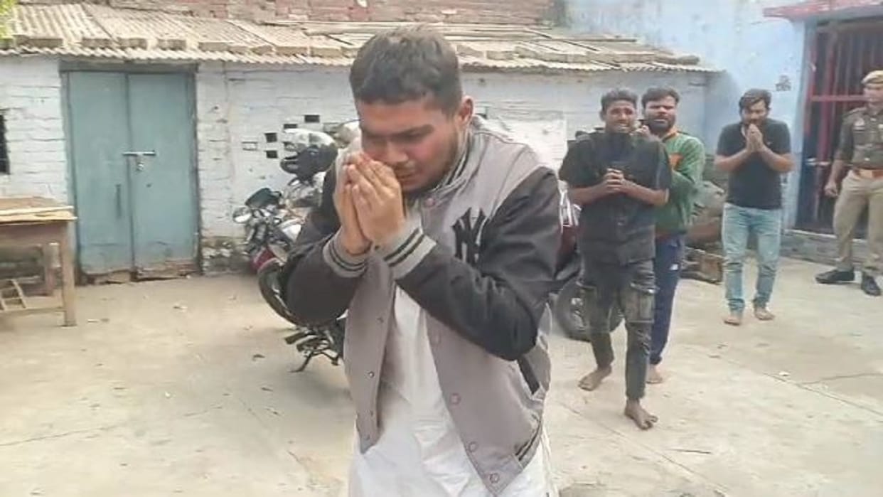 bareilly police teach strict lesson to accused of assaulting