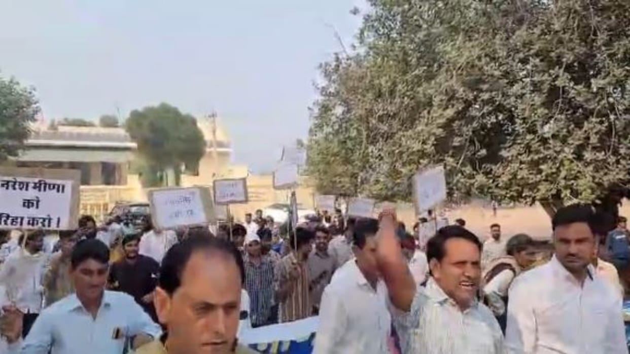 Alwar News: Meena community took out a rally regarding slapping incident, demanded the release of Naresh Meena