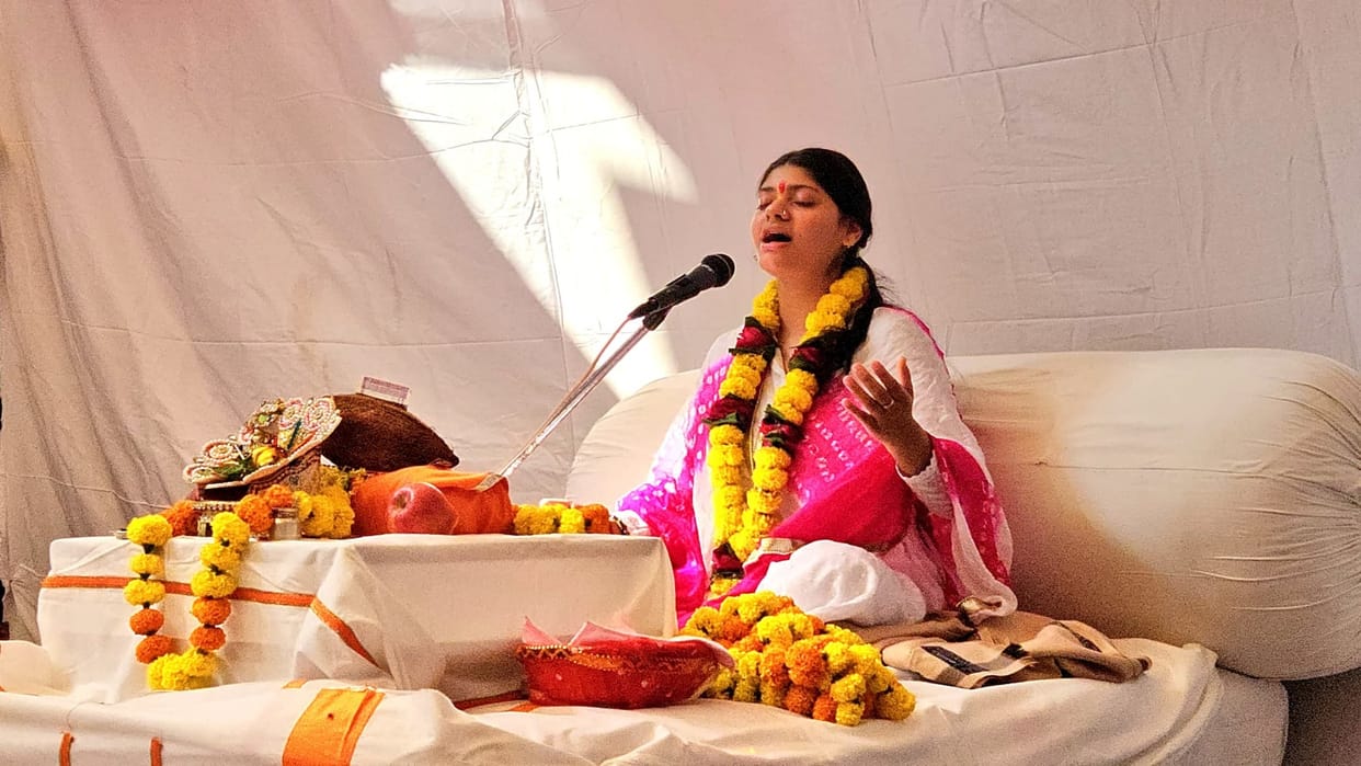 Kekri News: Chahal Dadhich sang Venu songs in Dwarkadhish temple, devotees were drenched in devotion
