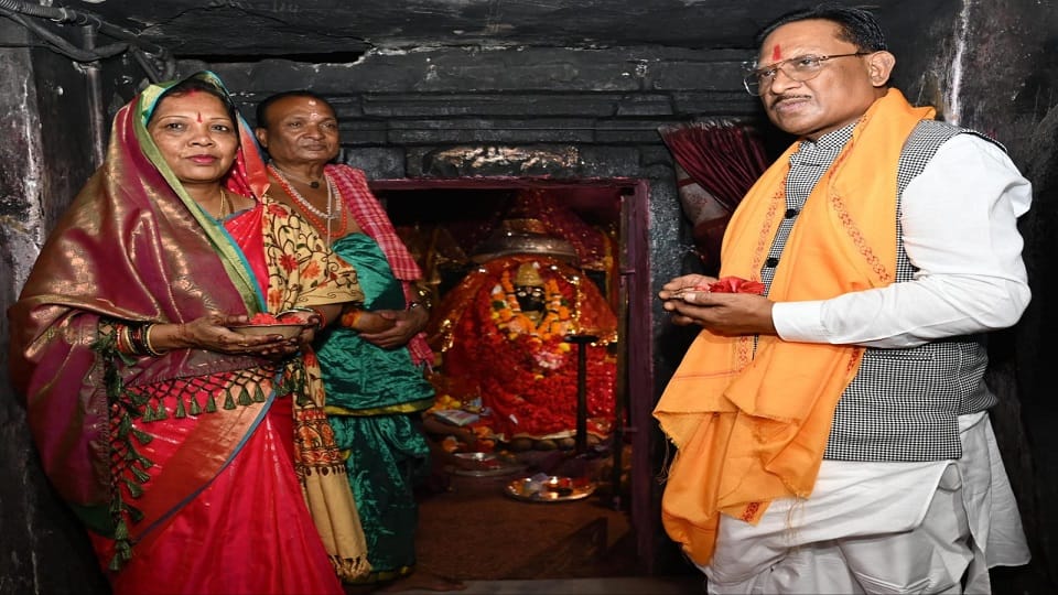 CM Sai worshiped mother Danteshwari wish for happiness and prosperity of people of state in Jagdalpur