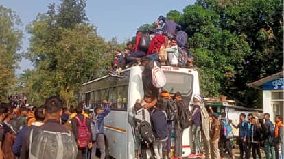 सेना भर्ती में जाते युवा