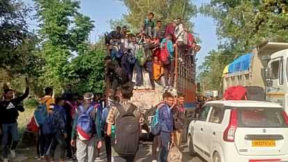 Pithoragarh Army Recruitment: नहीं मिला ठिकाना, खेतों में बिताई रात, 10 हजार से अधिक युवा पहुंचे...तस्वीरें Territorial Army recruitment Pithoragarh Youths spend night in fields more than 10,000 youth reached