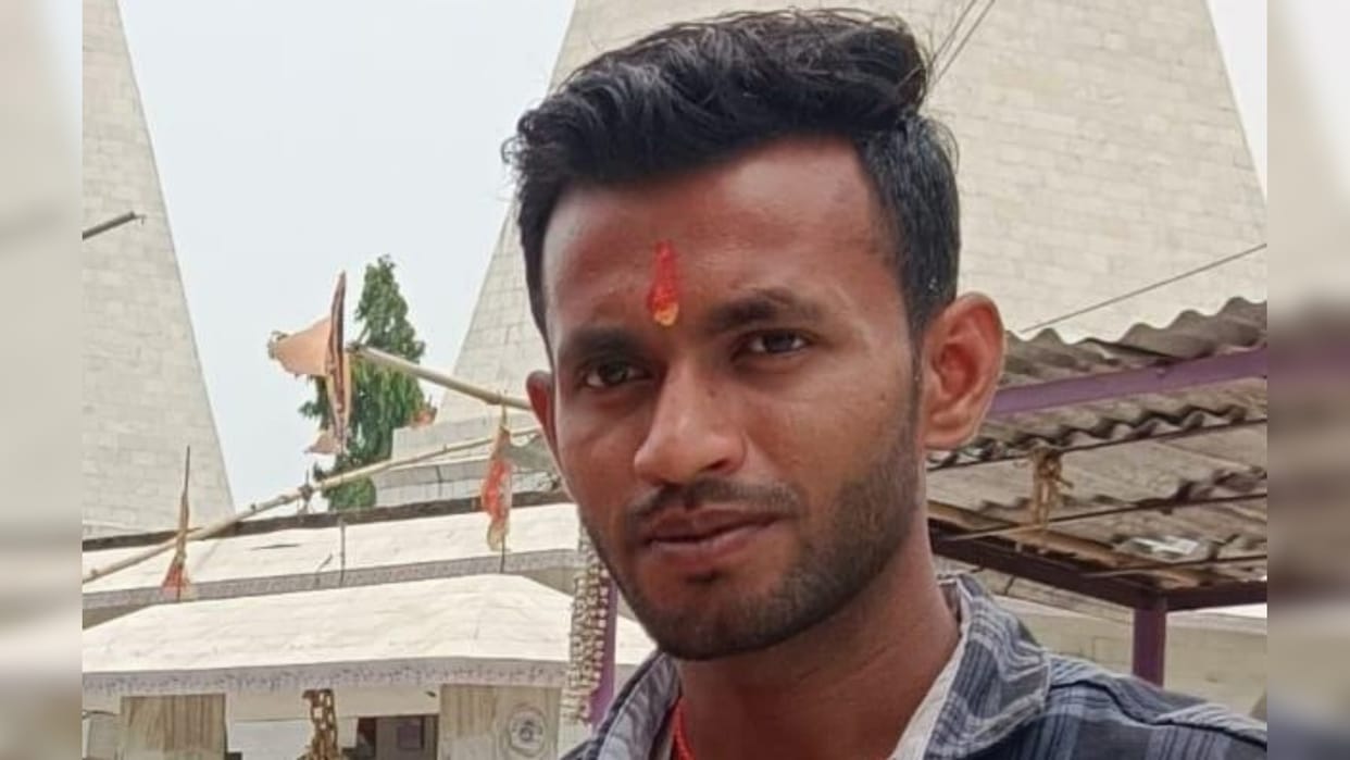 Sitamarhi News: Fierce collision between tractor and bike, bike rider died, angry villagers block road