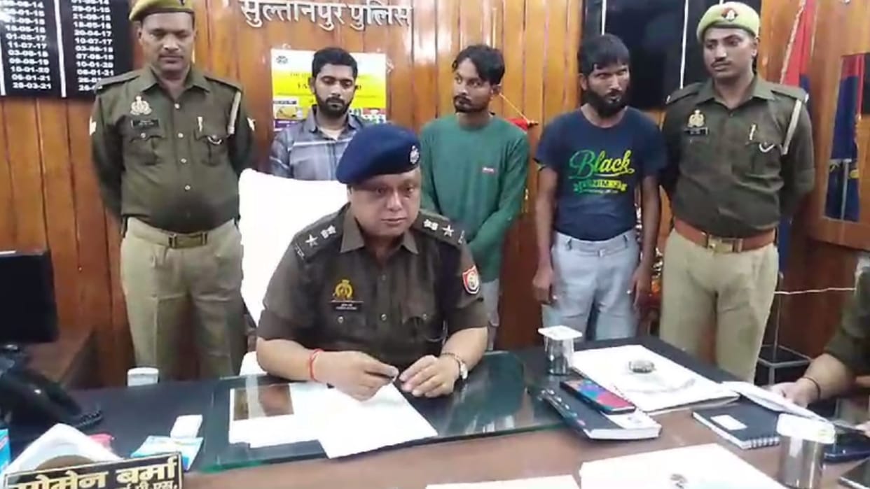 Miscreants of Azamgarh had looted Rs 25 lakh from bullion in Sultanpur.