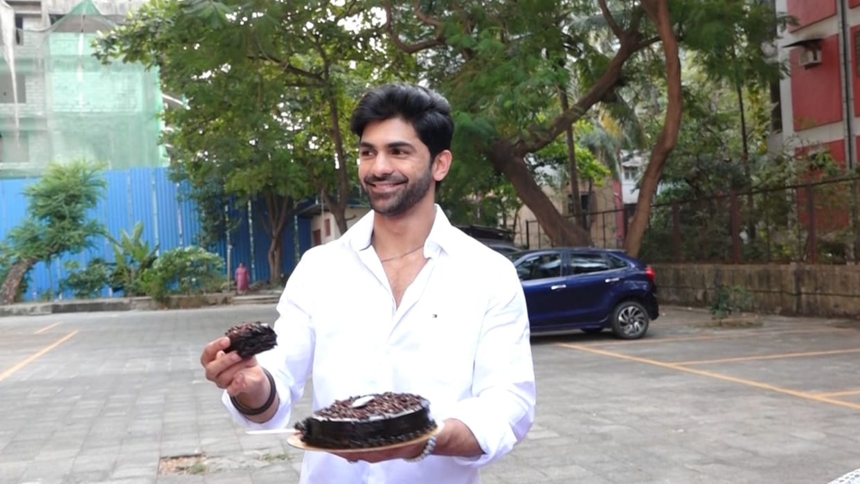 Taha Shah Badussha Celebrates his Birthday with Media Said Famous Shayari from heeramandi