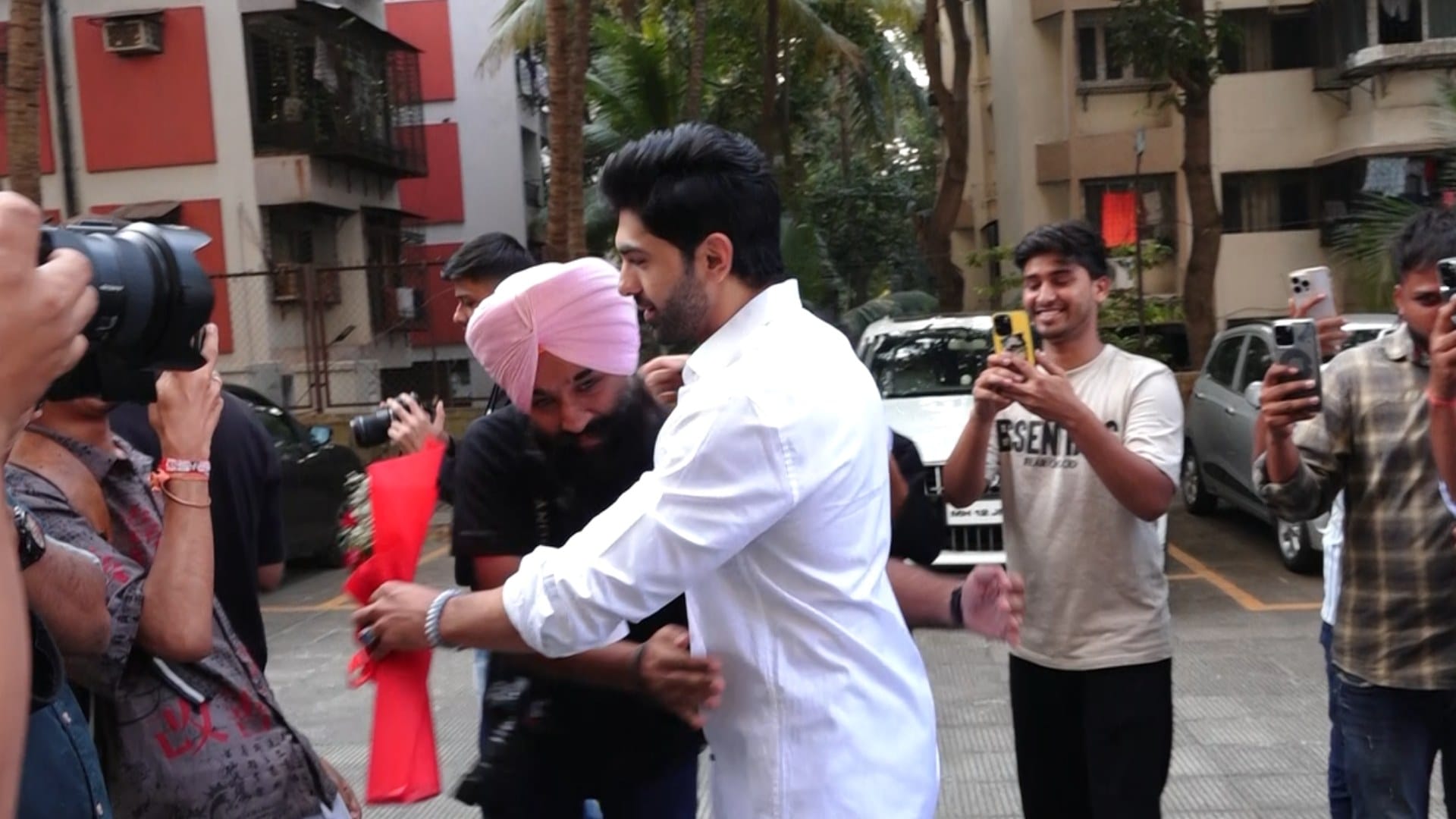 Taha Shah Badussha Celebrates his Birthday with Media Said Famous Shayari from heeramandi