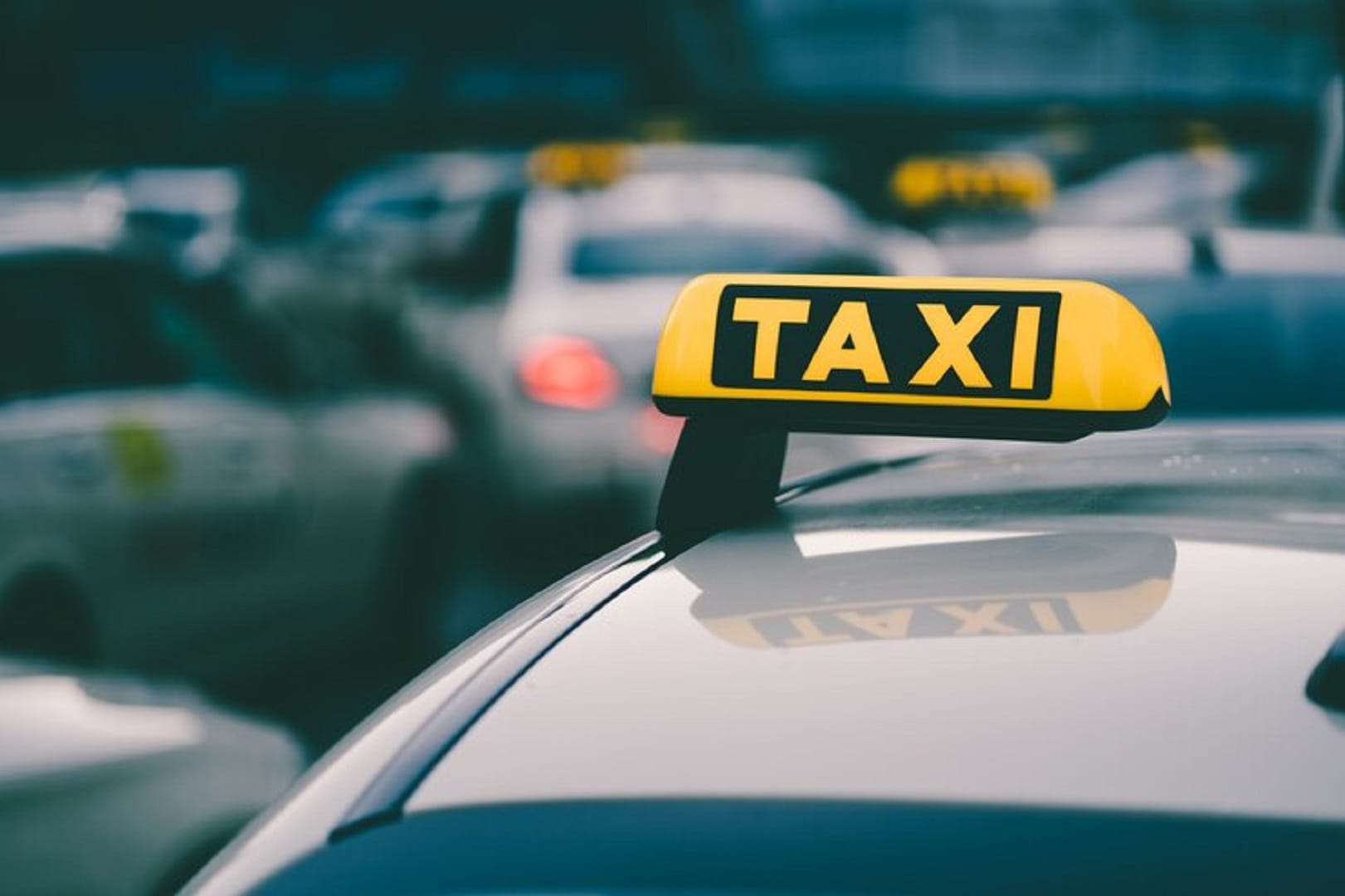 Ola and Uber rejectes allegation over smartphone-based differential pricing Know Details