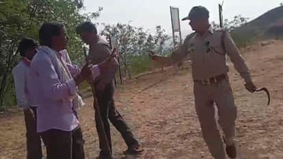 Dewas: Forest department employee created ruckus under influence of alcohol, ran to kill officer with a scythe