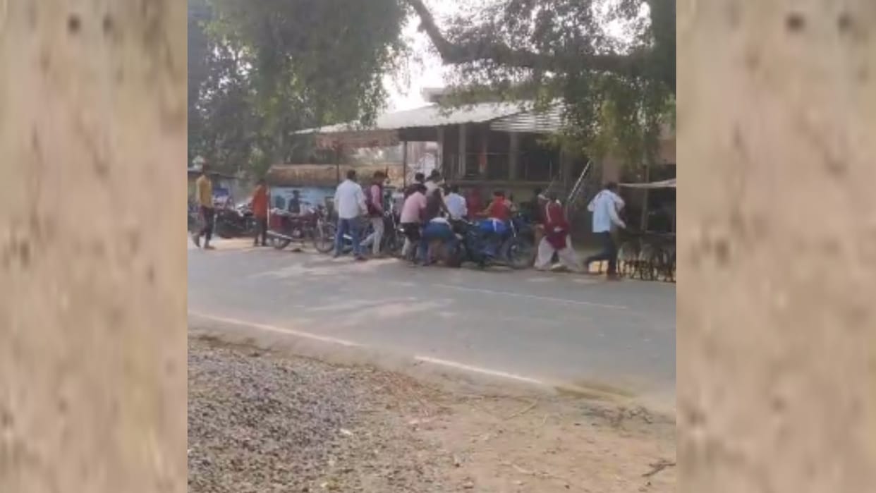 A hotel businessman got beaten in Bazarshukil thana in Amethi.