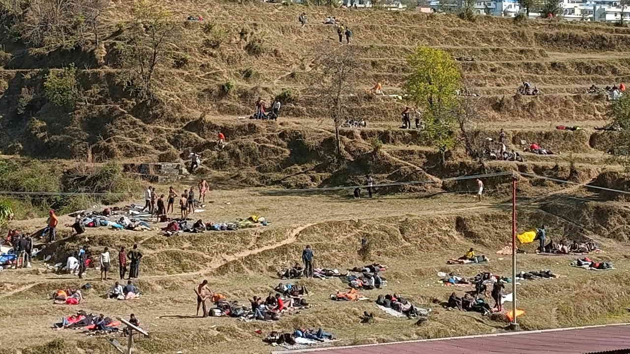 Territorial Army recruitment Pithoragarh Youths spend night in fields more than 10,000 youth reached