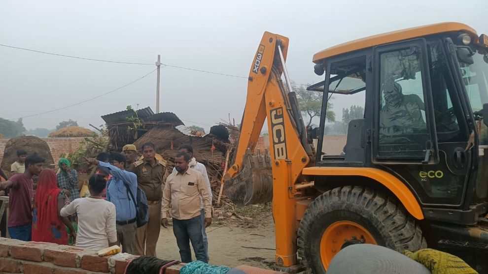 Bulldozer ran on land of Panchayat Bhawan in bhadohi Freed encroachment argument officials FIR