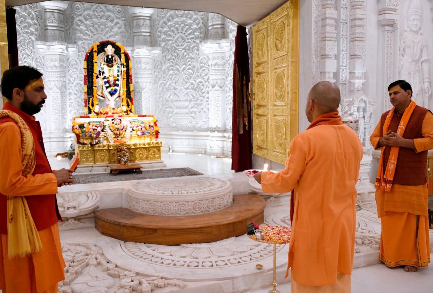 UP: CM reached Ayodhya amid by-election voting, visited Ramlala, also reached Sugriv Fort, photos