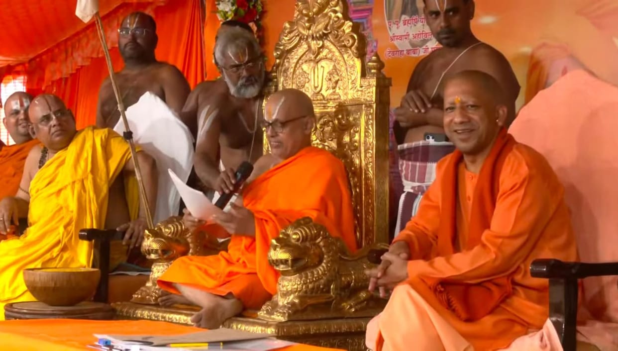 CM Yogi Adityanath in Ayodhya, offered prayer to Ramlala and Hanuman Garhi.