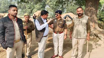 Balrampur: Leopard picked up a 19 day old girl and ran away into the sugarcane field.
