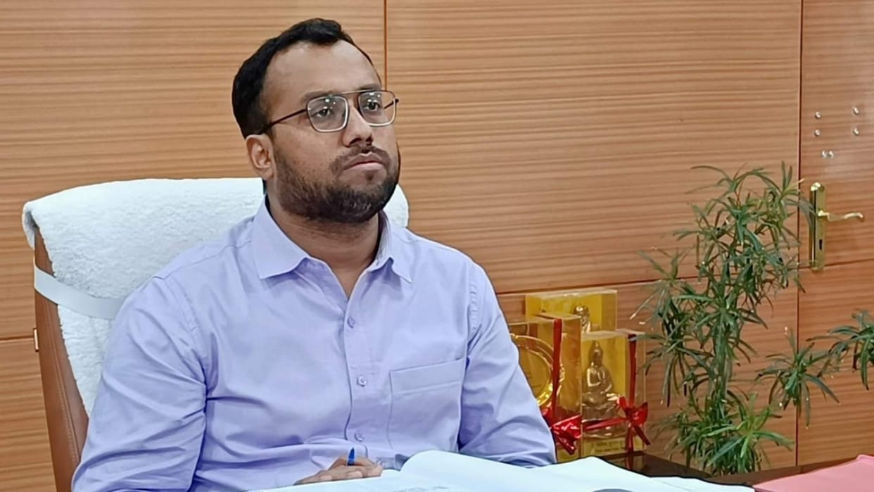 Bihar News : Cyber criminals Called Siwan DM posing as  Commissioner of Saran Division Cyber Crime