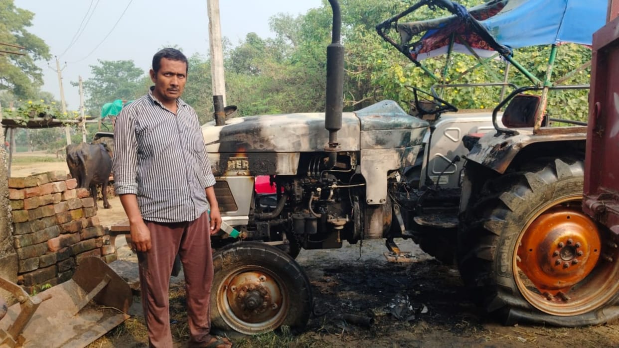 Bihar News: Farmer's tractor burnt in Nalanda, panic among villagers