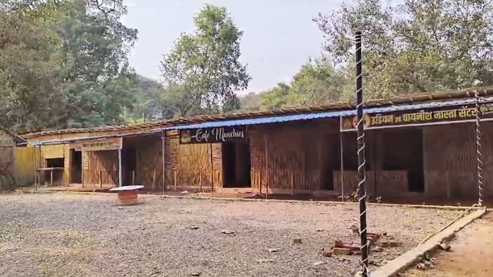 चलो चौपाटी में पसरा सन्नाटा