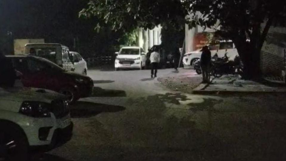 ACB arrested RI Ashwani and Patwari Dhirendra Lata