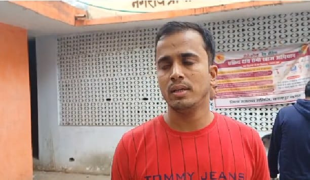 Mother passed away sons name deleted from voter list Ashish said I am trying to cast challenge vote
