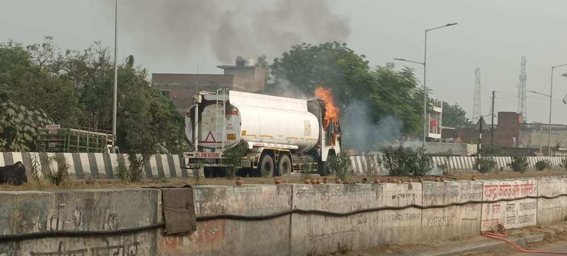 A tanker loaded with flammable material caught fire the driver and the sailor jumped out and ran away