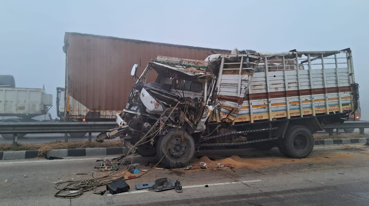 Fatehpur Accident Vehicles collided on both lanes of the highway accidents due to fog six seriously injured