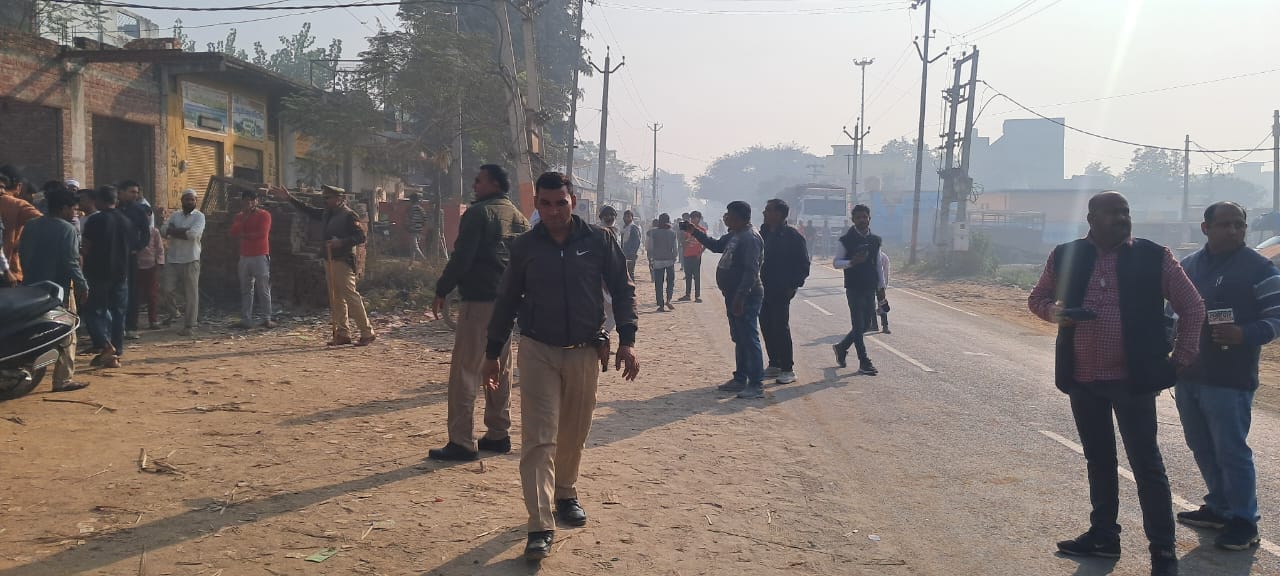 UP Meerapur By election Violence erupts stone pelting on police in kakrauli