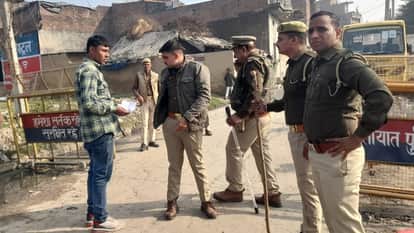 Verbal war between Ramveer and Rizwan: BJP and SP candidates face to face during Kundarki polling