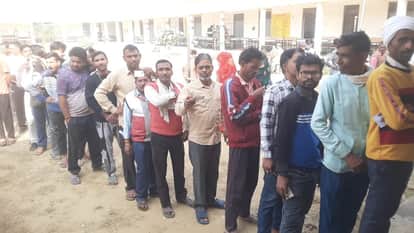 Verbal war between Ramveer and Rizwan: BJP and SP candidates face to face during Kundarki polling