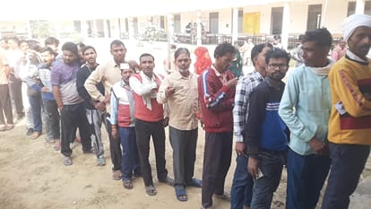 Verbal war between Ramveer and Rizwan: BJP and SP candidates face to face during Kundarki polling
