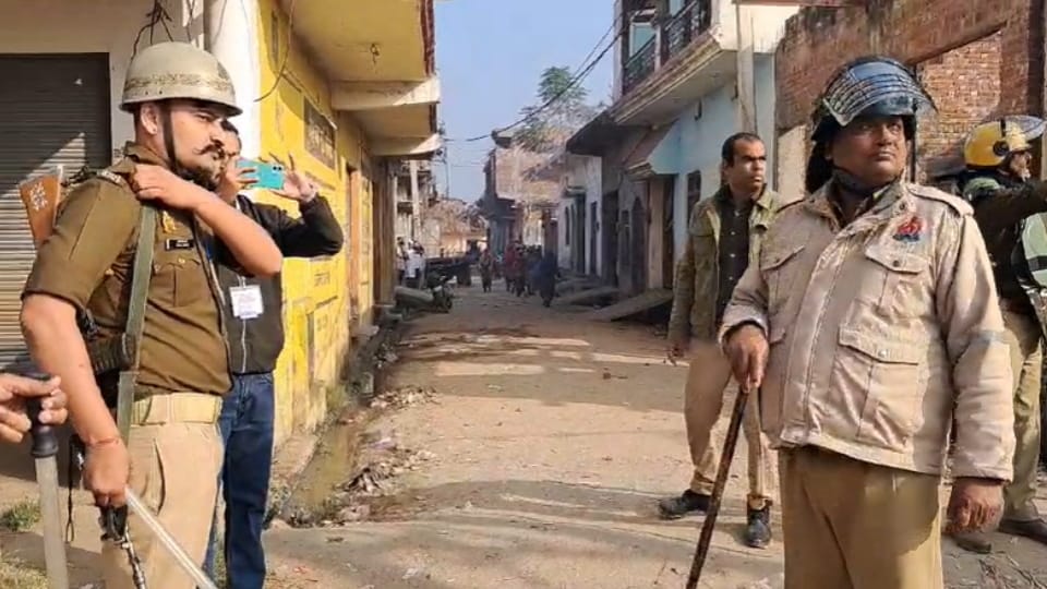 UP Meerapur By election Violence erupts stone pelting on police in kakrauli