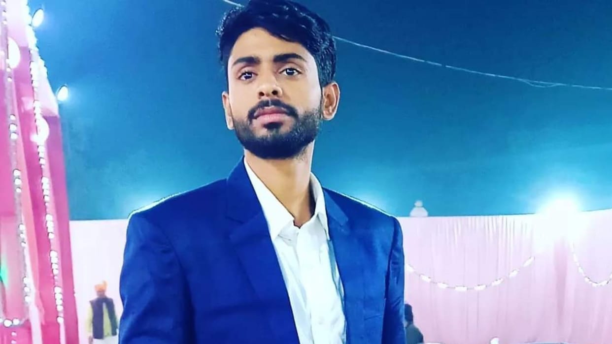 young man died when car hit pole on Purvanchal Expressway and overturned into ditch in mau