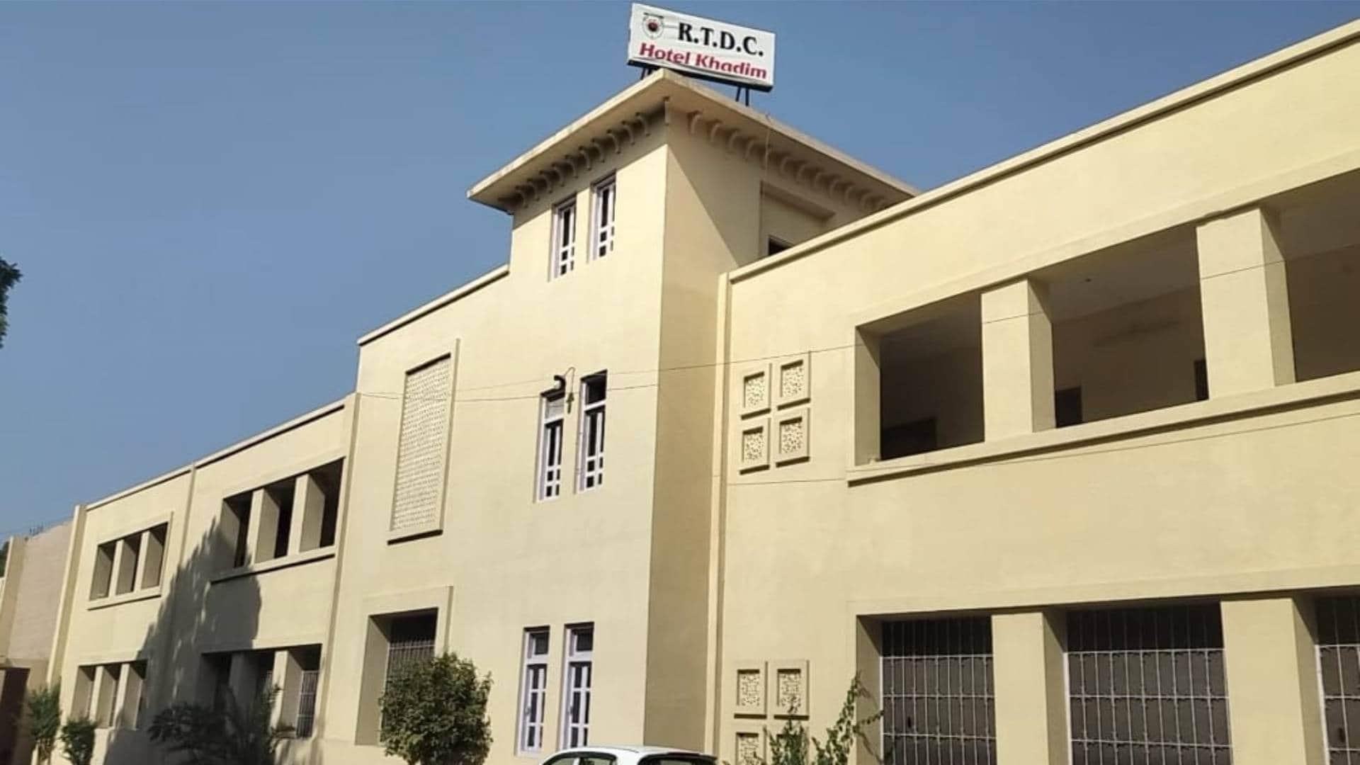 Khadim Tourist Bungalow has now become Ajaymeru this hotel of Ajmer is 45 years old