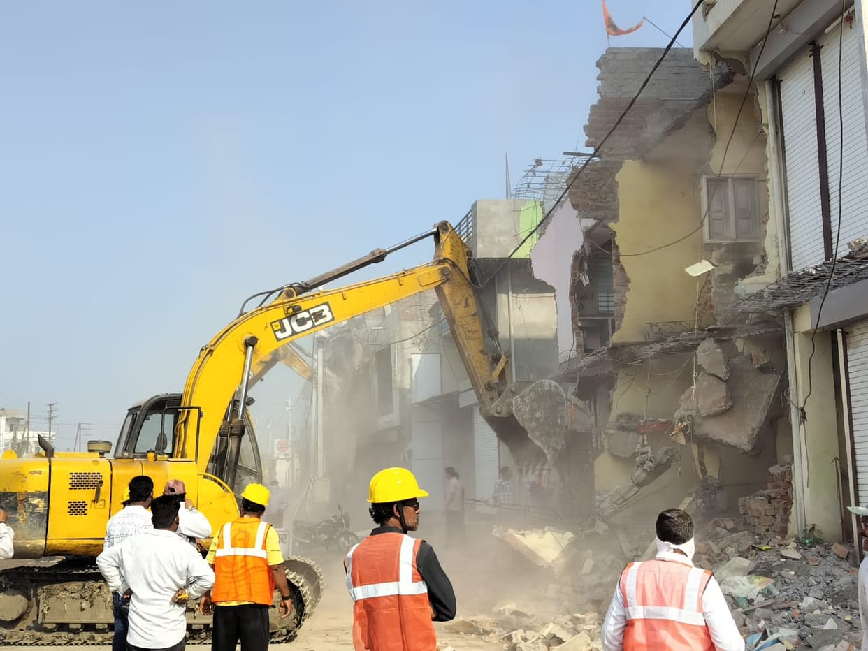 Indore News: More than 100 houses demolished for Nandbagh road in Indore, now the road will be built