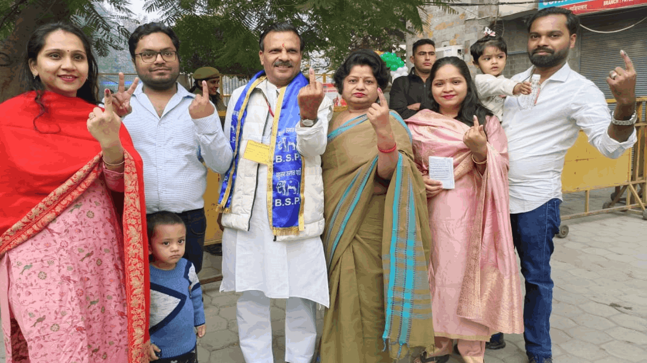 voters arrived to vote in Ghaziabad by-election today update see photos