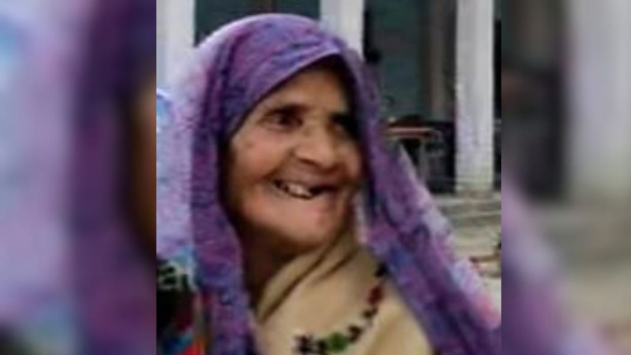 Mother meet son After four years in azamgarh was living in old age home know the matter