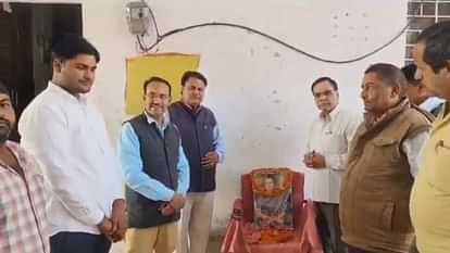 Karauli News: पूर्व प्रधानमंत्री इंदिरा गांधी की जयंती पर हुआ कार्यक्रम, जिला कांग्रेस कमेटी ने दी पुष्पांजलि Karauli News: District Congress Committee organized a program on the birth anniversary of Indira Gandhi