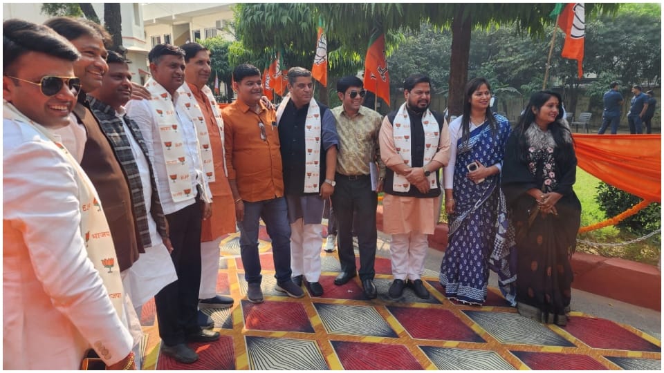 Rajasthan Politics News Party Changes Scarf Color Saffron To White Reason News in Hindi