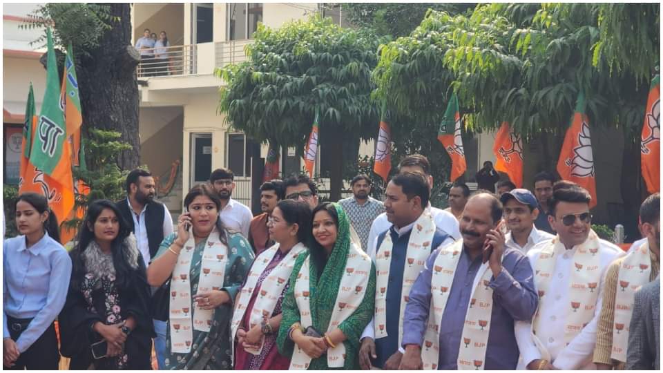 Rajasthan Politics News Party Changes Scarf Color Saffron To White Reason News in Hindi