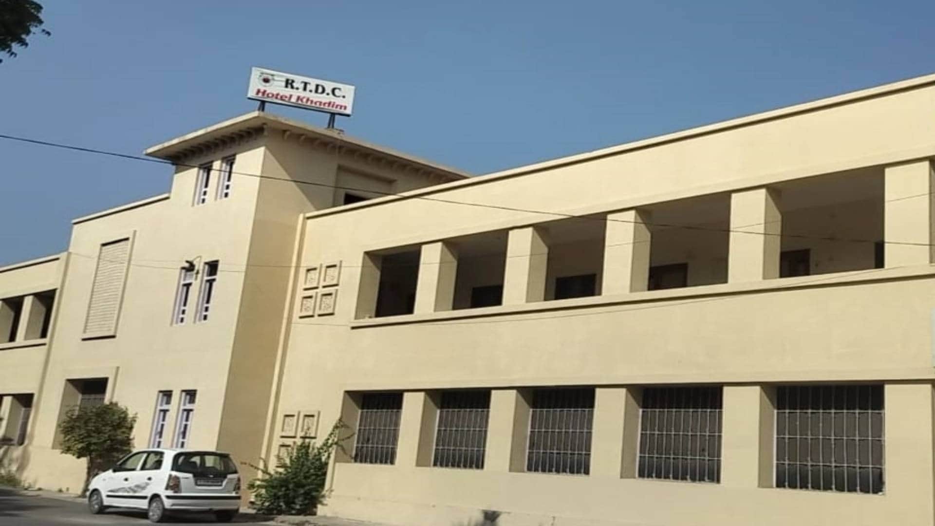 Khadim Tourist Bungalow has now become Ajaymeru this hotel of Ajmer is 45 years old