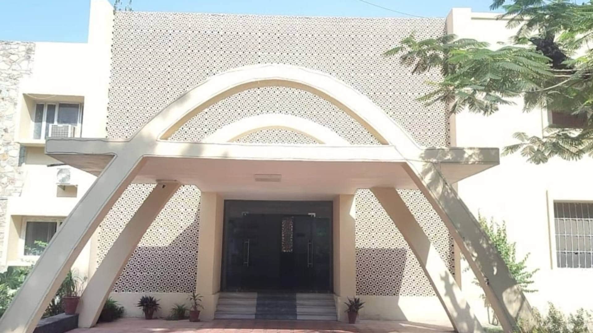 Khadim Tourist Bungalow has now become Ajaymeru this hotel of Ajmer is 45 years old